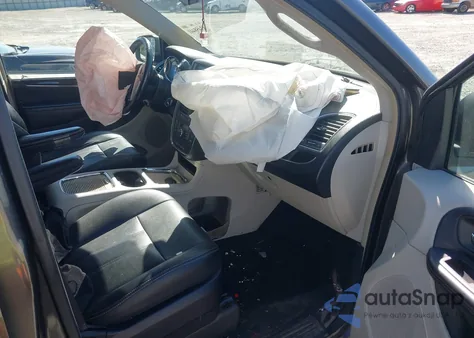 2016 Chrysler Town & Country Touring z USA, uszkodzony, nr VIN 2C4RC1BG8GR279888